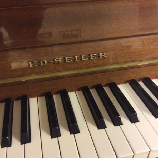 פסנתר למכירה ED. SEILER