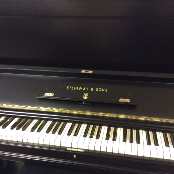 פסנתר למכירה Steinway & Sons